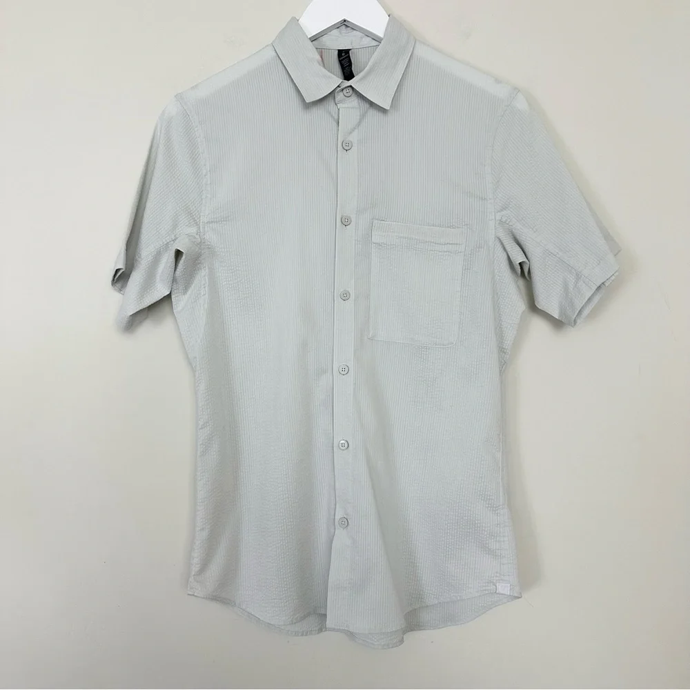 Lululemon Seersucker Button Front Short Sleeve Shirt Light Gray